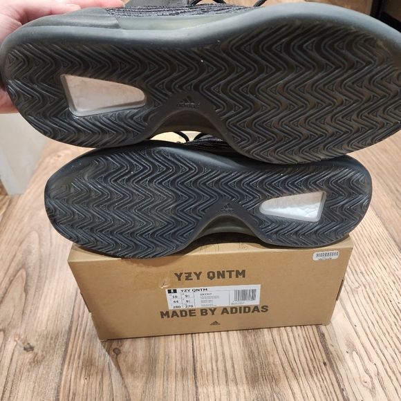 Adidas Yeezy QNTM Quantum Onyx/Triple Black size 10 BNWT never worn - Picture 10 of 15